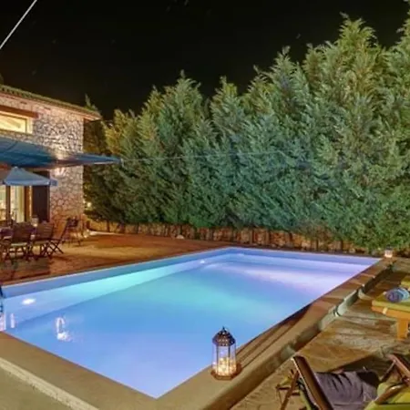 Acqua, A Luxury With Private Pool, 10 Mins Drive From The Villa