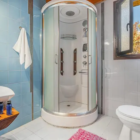 Acqua, A Luxury With Private Pool, 10 Mins Drive From The *
