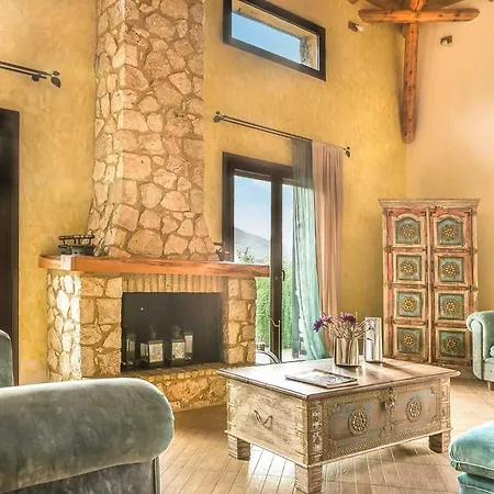 Acqua, A Luxury With Private Pool, 10 Mins Drive From The *