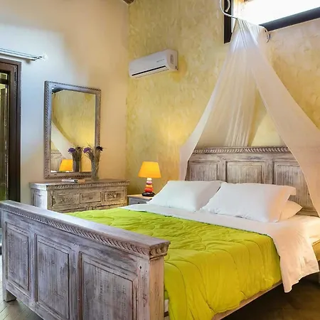 Acqua, A Luxury With Private Pool, 10 Mins Drive From The