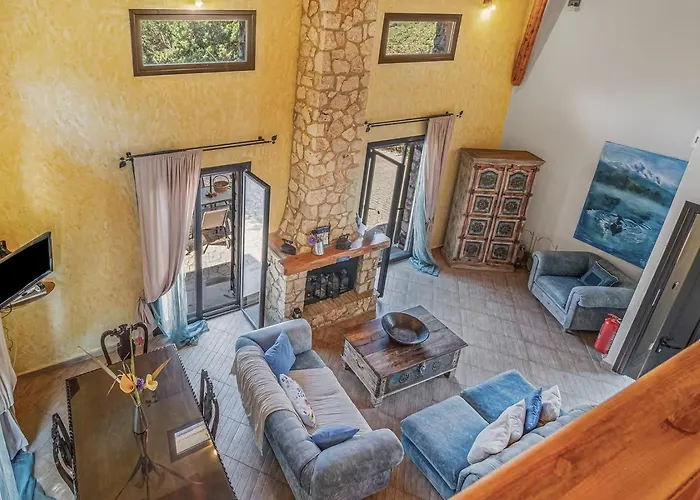 Fuoco, A Luxury With Private Pool, 10 Mins Drive From The