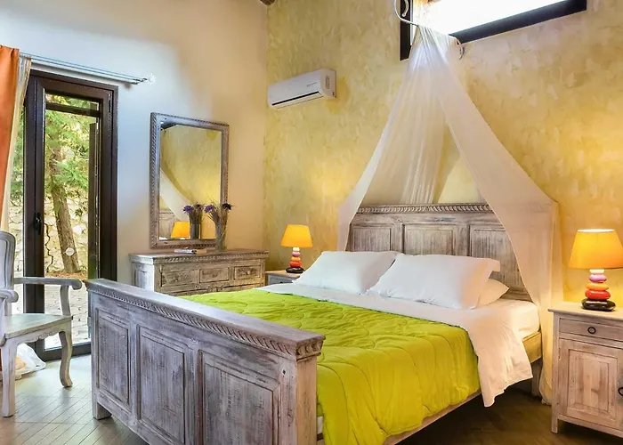 Fuoco, A Luxury With Private Pool, 10 Mins Drive From The